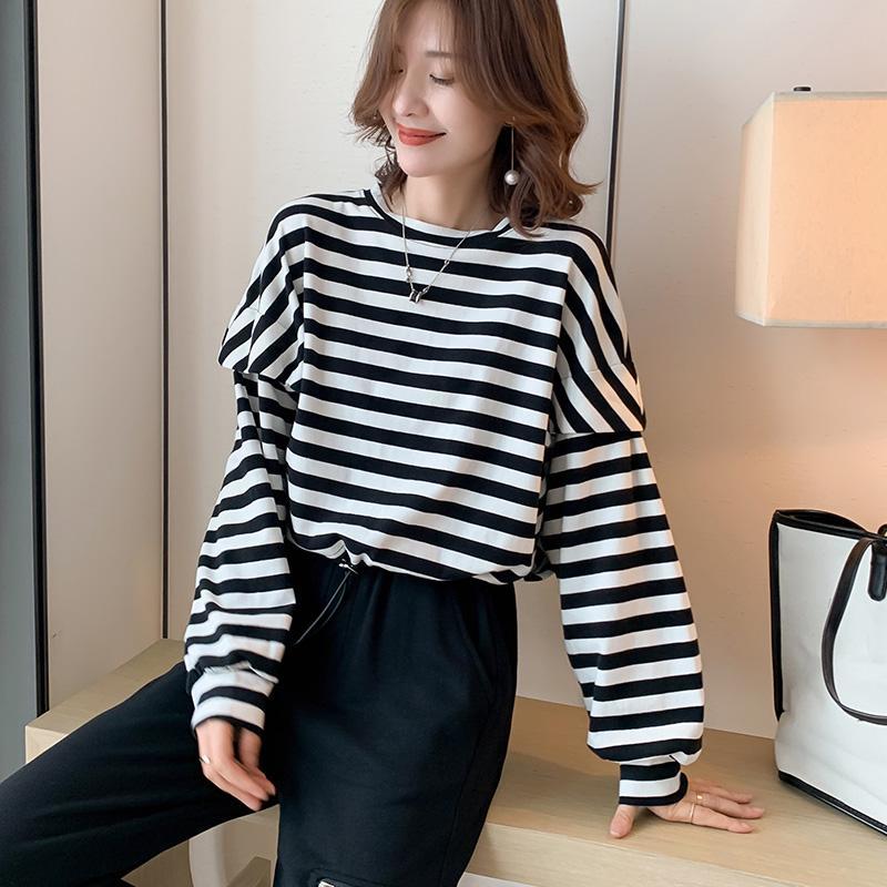 休闲卫衣就是减龄,30岁的女人穿也显得青春活力