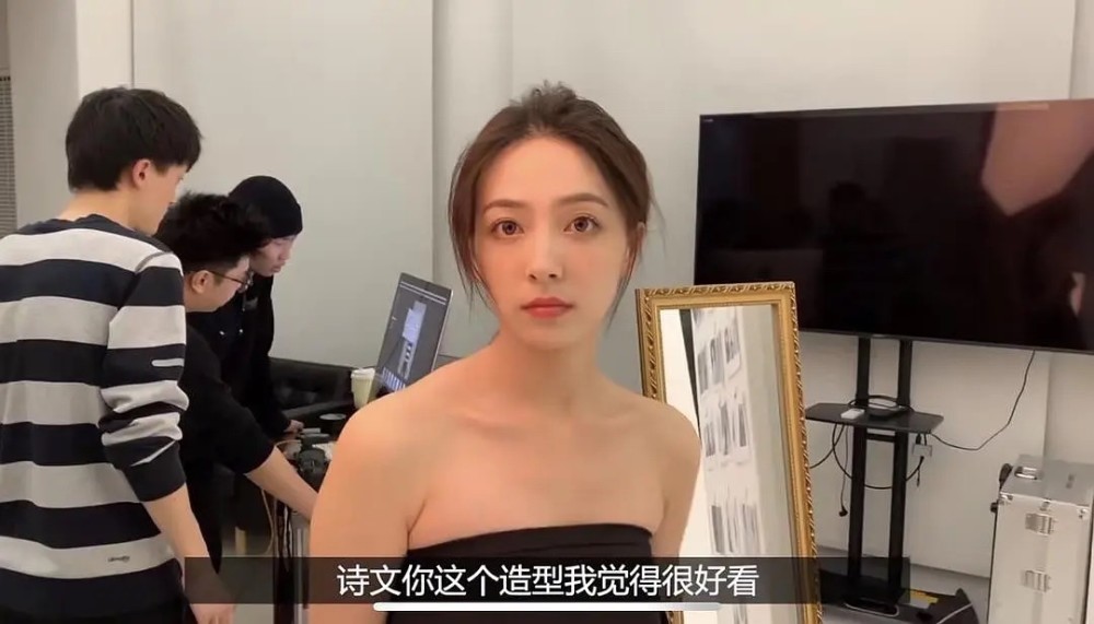 “最美网红”夏诗文，想低调却偏偏靠脸走红，难得的不作妖美女