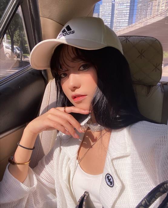 又一个坦克女网红？线上瘦腰细腿，跳舞腰间赘肉如游泳圈