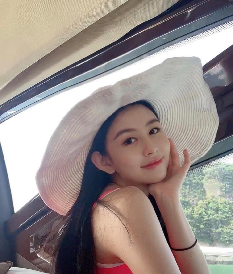 邱淑贞女儿晒万圣节造型，21岁沈月九尾狐装扮超惊艳不输妈妈