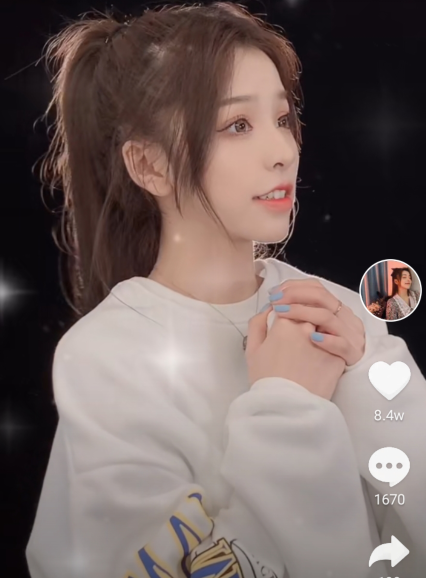 刘思瑶终于公开承认,自己就是一个花瓶,除了变装没任何技能