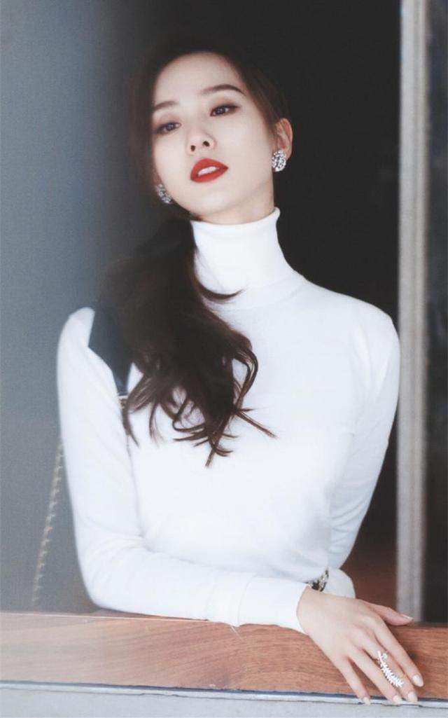 刘诗诗教你如何驾驭高领衫，穿出脱俗美如兰的时尚气质！