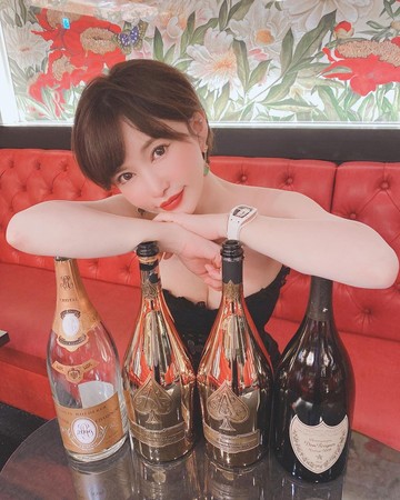 里美尤利娅家中遭抢600万现金 衣柜藏大钞准备整容