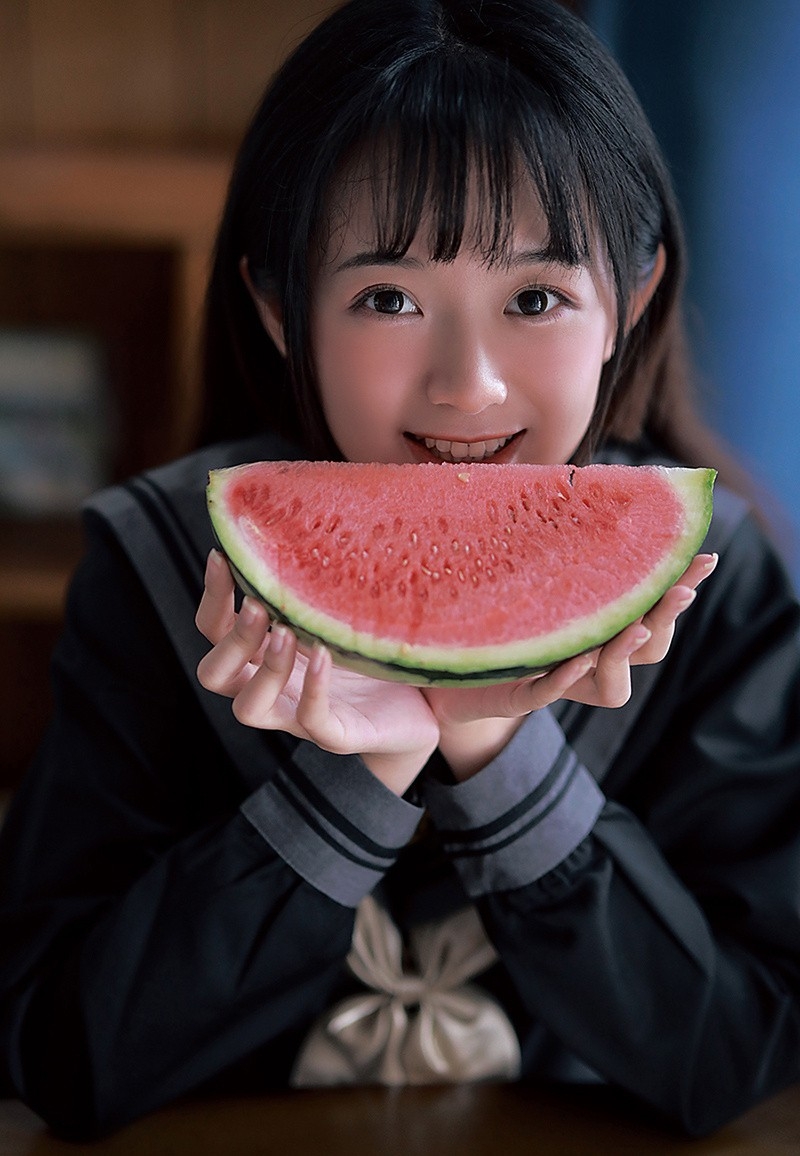 清纯甜美樱花妹校服写真图片