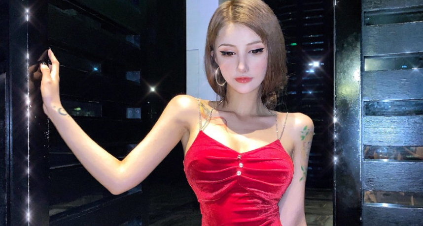 蛇精女李蒽熙近照曝光 15岁开始换头整容