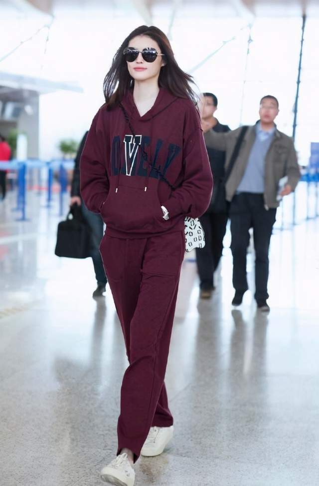 秋冬巧妙卫衣穿搭,找到更适合的自己的style