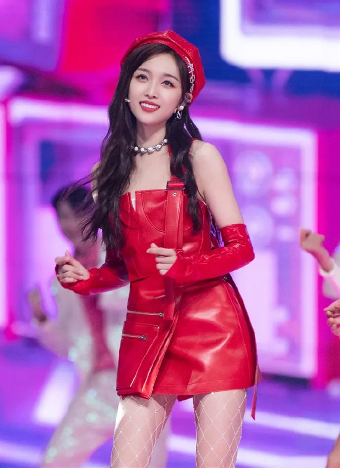 今秋人手一顶的帽子你买了吗？学不会吴宣仪这几个套路，够潮也白搭