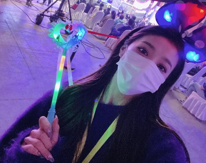 刘思瑶终于公开承认,自己就是一个花瓶,除了变装没任何技能