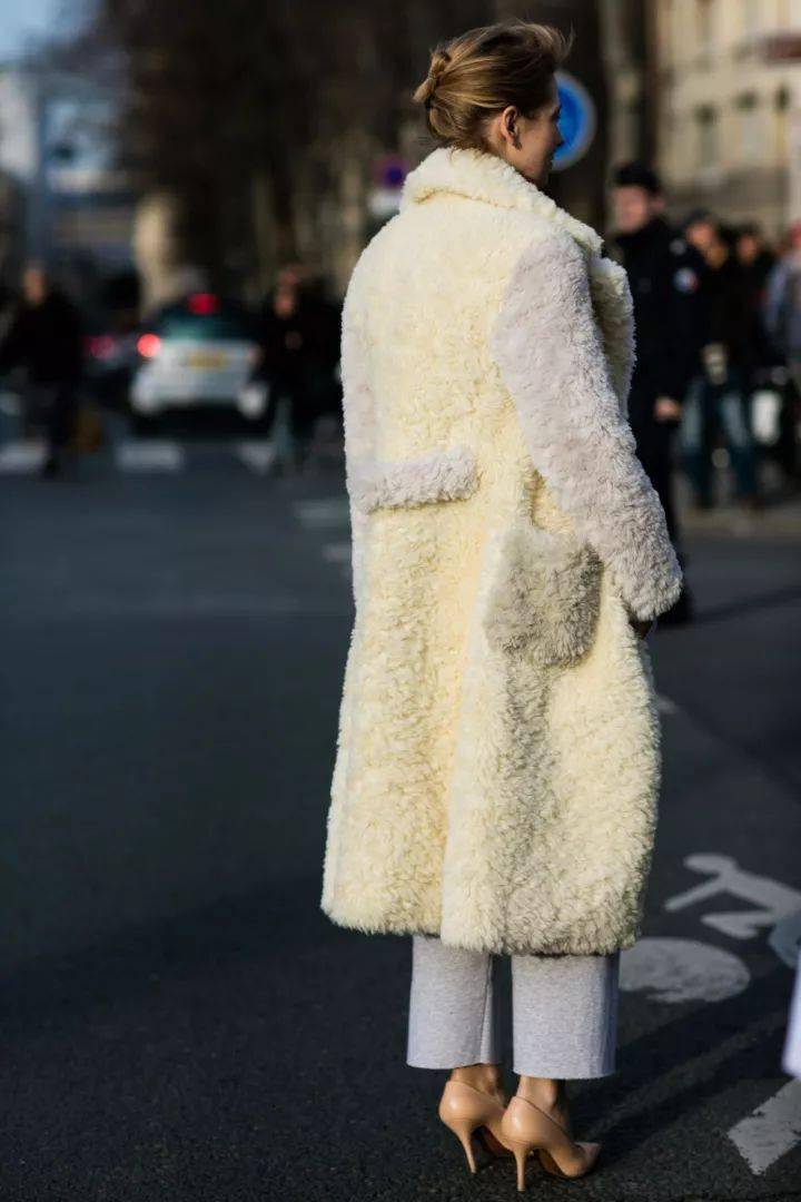 冬季穿“泰迪熊”大衣既软又暖