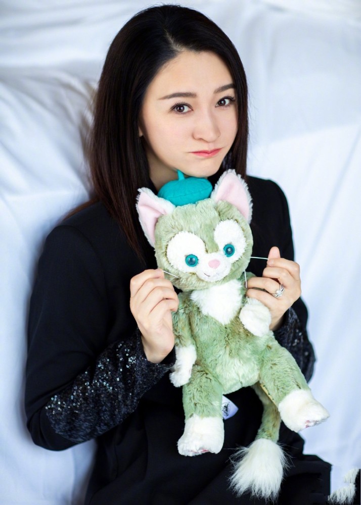 李小冉游玩迪士尼可爱如少女，太让人羡慕！ 时尚 第2张