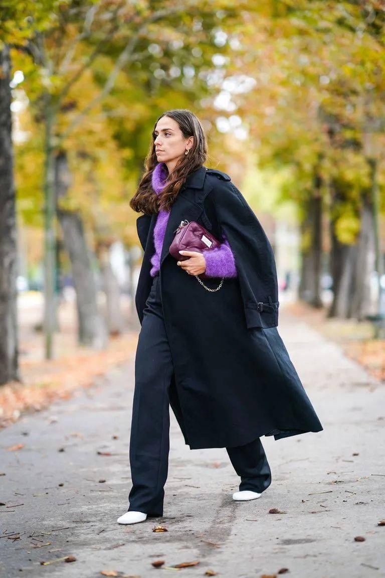 宽松自在的衣着方式,感觉到自己藏在衣服里的温度