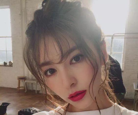 女人出门一定要化淡妆! 但要注意这三个小细节, 不然和没化妆一样