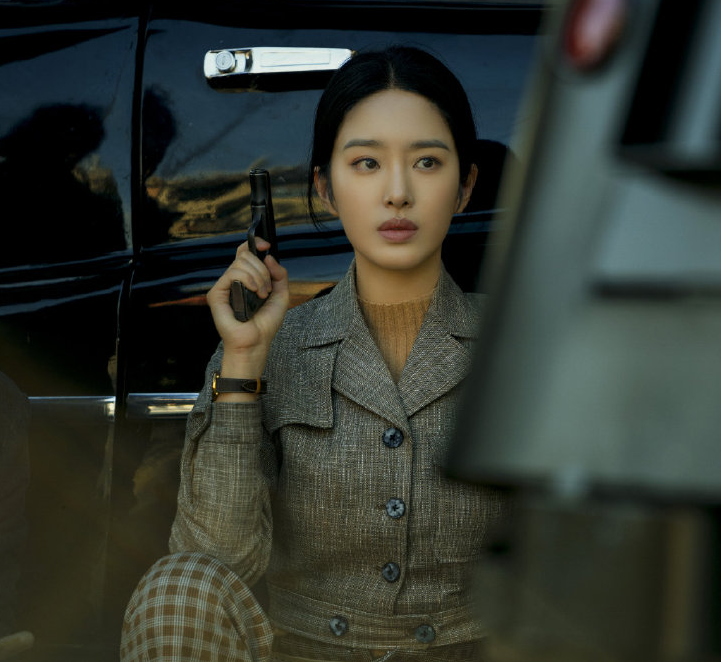 “氛围系美人”杨采钰法式风情穿搭,优雅又高级