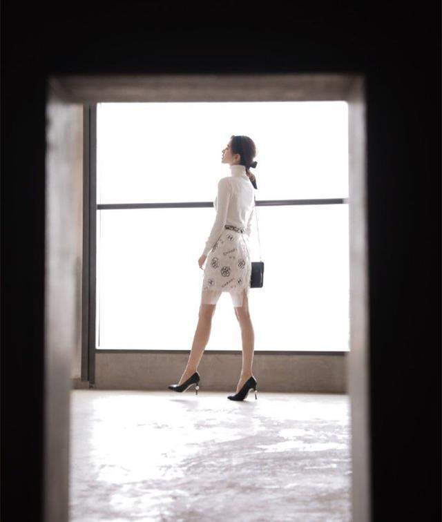 刘诗诗教你如何驾驭高领衫，穿出脱俗美如兰的时尚气质！