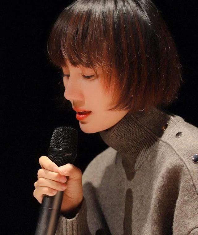 四五十岁长脸女人留这几种发型,一看就显气质