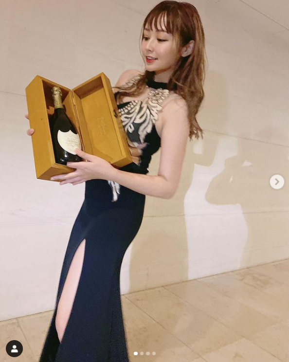 中日网红整容被曝后欠了630万，无奈穿精美和服出道，美得超惊艳