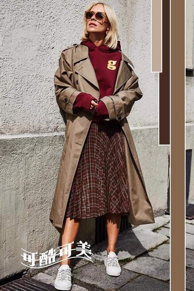 入冬以后穿卫衣搭配裙装,时尚好看还优雅