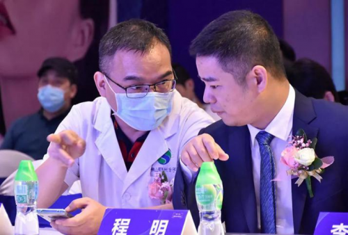 曙光金子隆鼻巨匠刘云忠:如果一辈子只坚持做好一件事,那就是鼻整形!