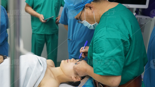 曙光金子隆鼻巨匠刘云忠:如果一辈子只坚持做好一件事,那就是鼻整形!