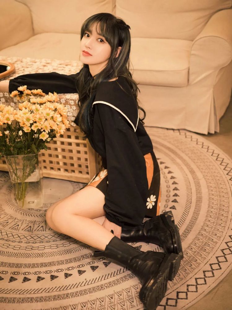 程潇穿火了一种搭配叫“娃娃风”，穿搭甜美配饰减龄太可爱