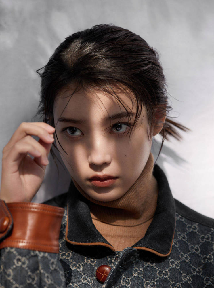 IU李知恩《GQ》杂志大片公开，娇俏美人变身高冷美女惊艳全场