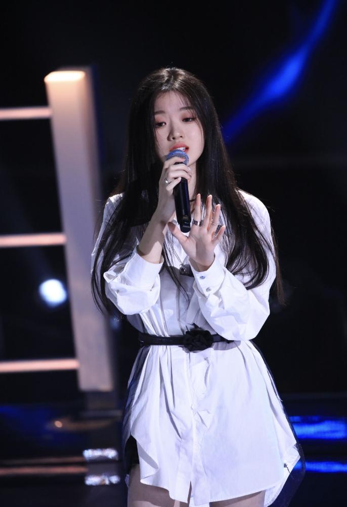 18岁单依纯唱哭观众,这颜值太惊艳了
