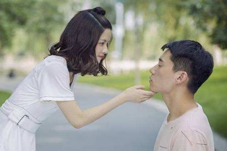 聊天时男生总是不理睬怎么办 这3个恋爱技巧让你快速脱单