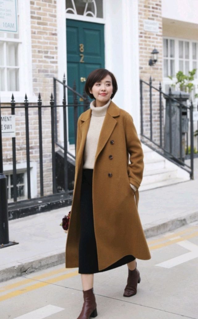 日常穿搭怎么穿才高级？没必要装嫩，简约的针织衫穿搭就很不错