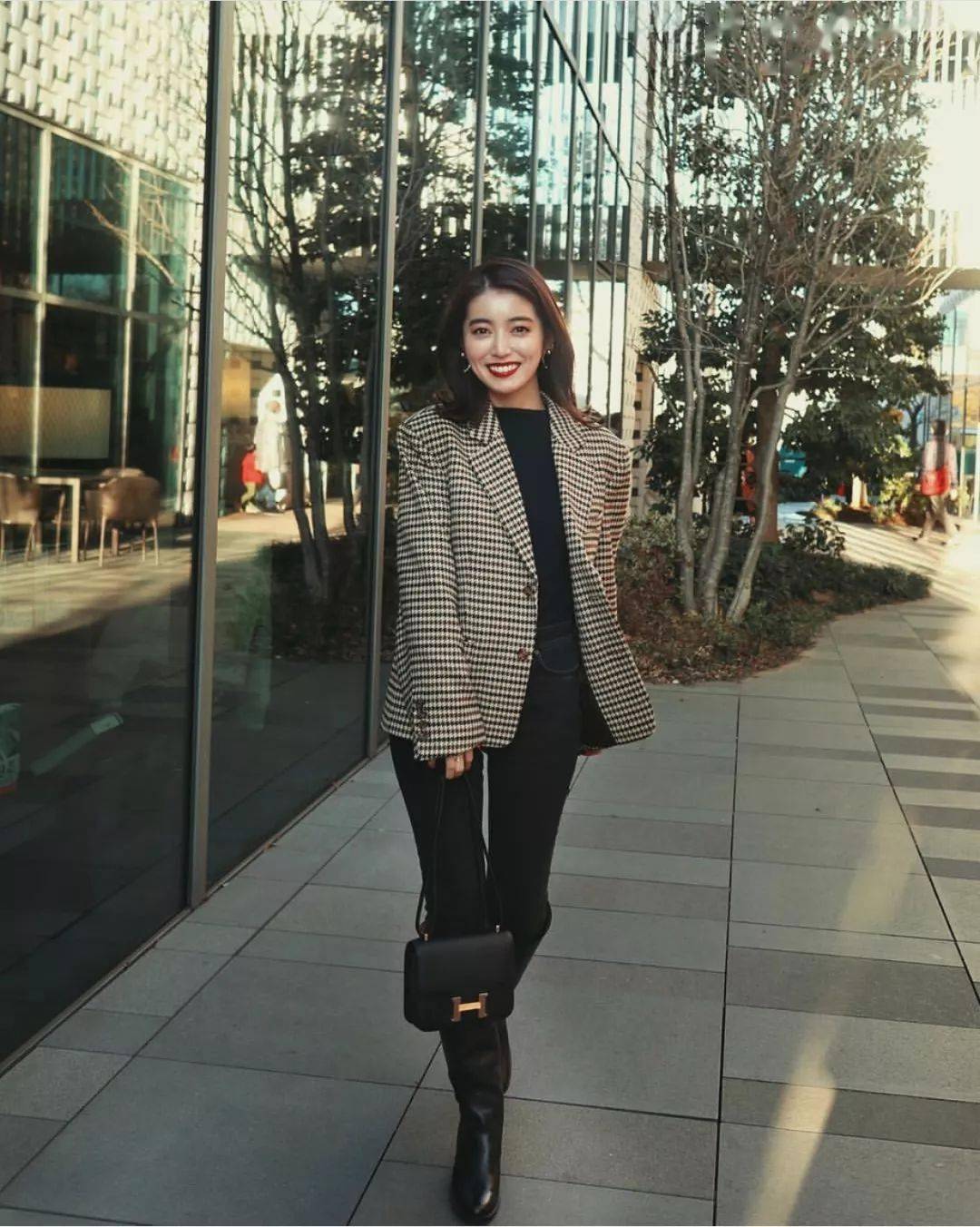 厚外套+高腰裤=冬季最火显高套路!