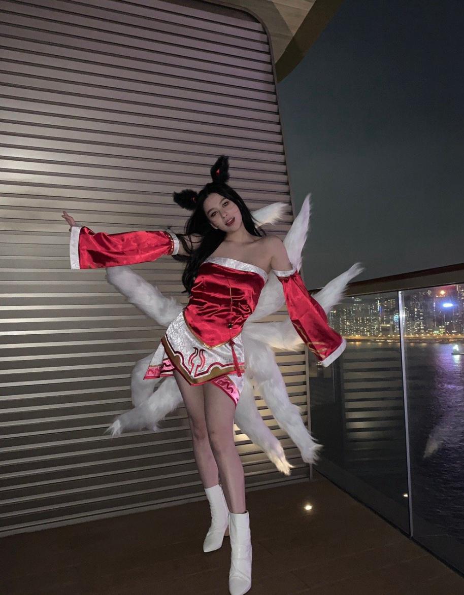 邱淑贞女儿晒万圣节造型，21岁沈月九尾狐装扮超惊艳不输妈妈