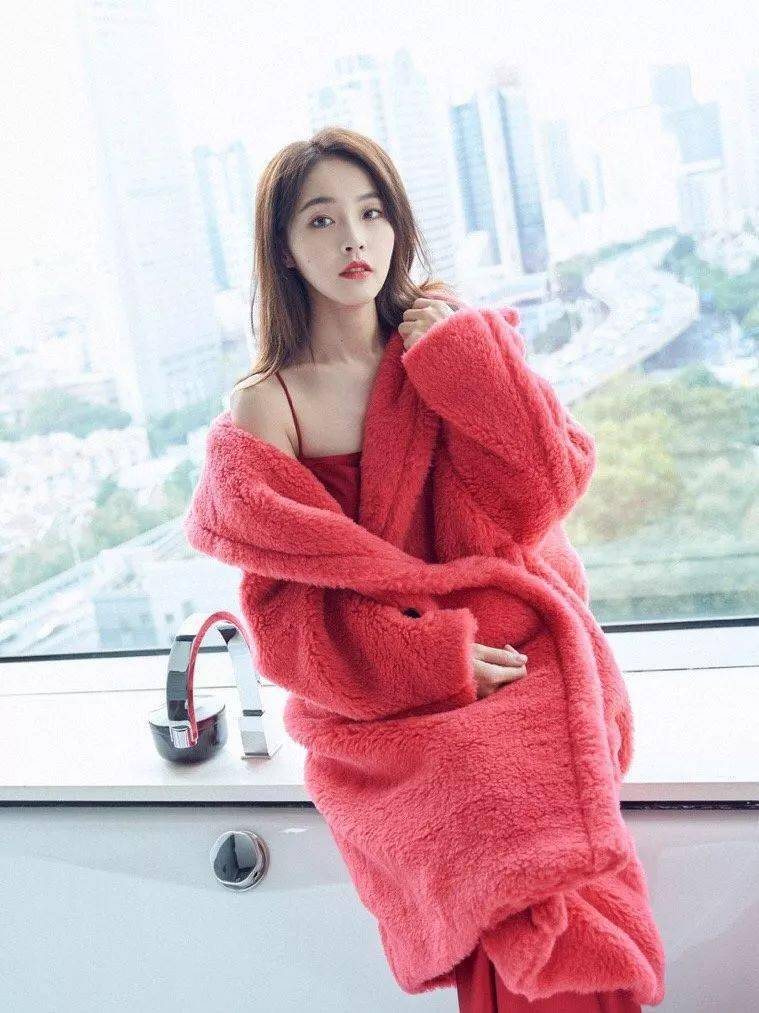 冬季穿“泰迪熊”大衣既软又暖