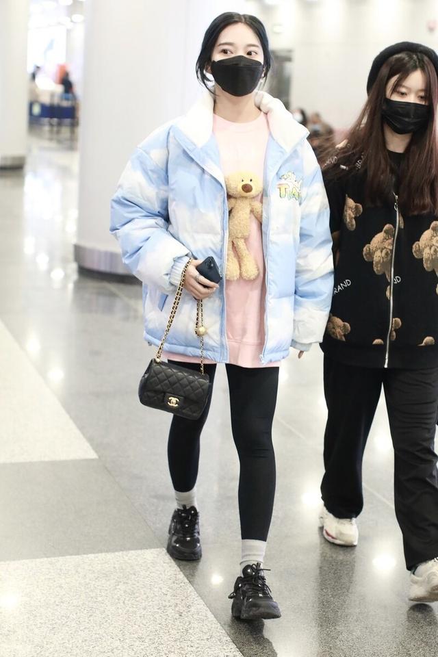 “袜子包裤脚”，保暖又时髦！