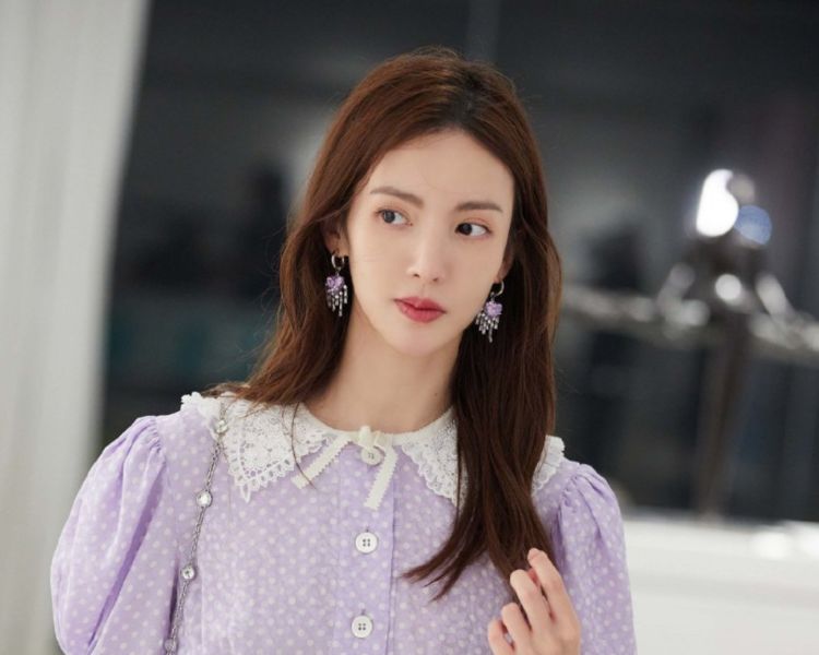 硬糖少女时尚大片出炉，刘些宁撞脸金晨，陈卓璇淡妆变化有点大