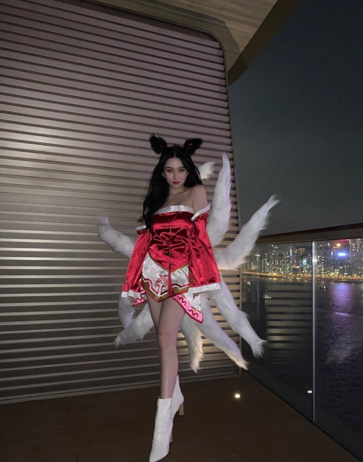 邱淑贞女儿晒万圣节造型，21岁沈月九尾狐装扮超惊艳不输妈妈