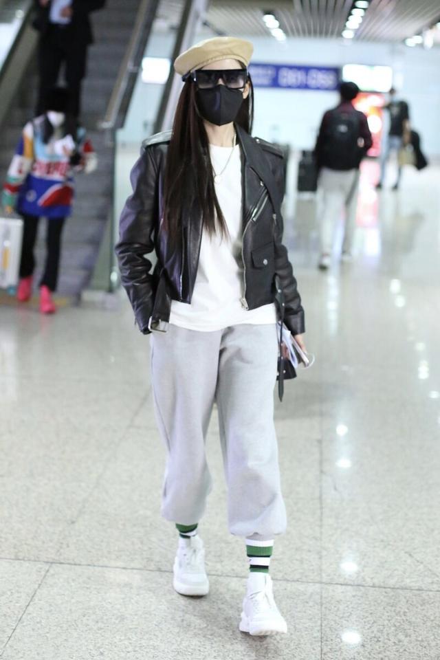 “袜子包裤脚”，保暖又时髦！