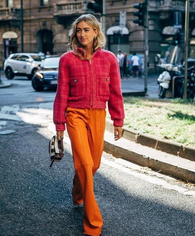 彩色阔腿裤也非常时尚，尽显明媚气息