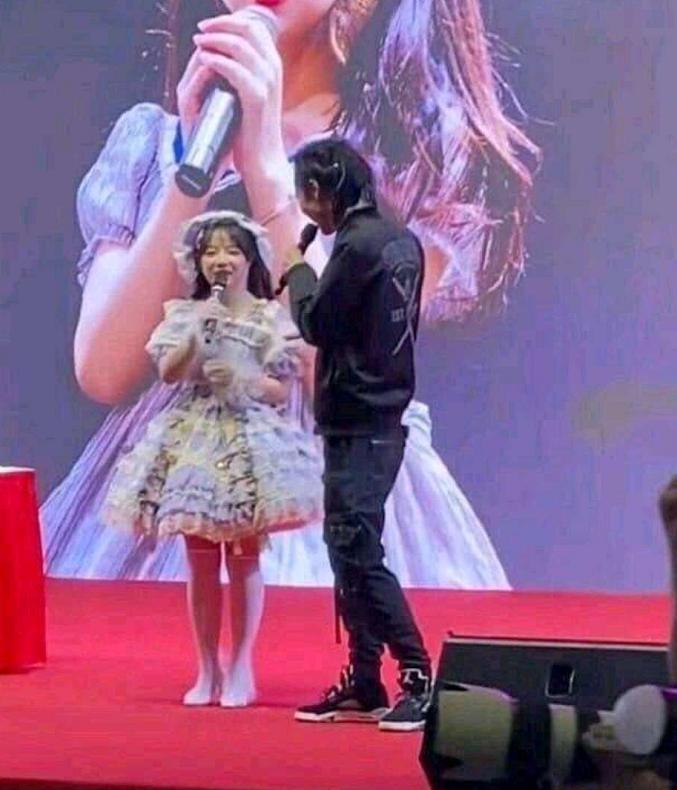 别再说王奕萌胖了，最新健身后照片曝光，瘦得锁骨都能养鱼了