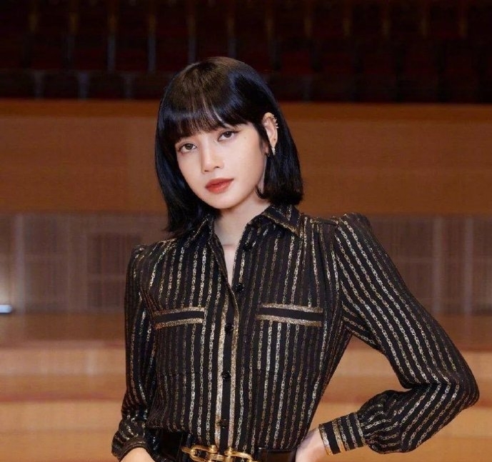 LISA的黑茶色短发超显白