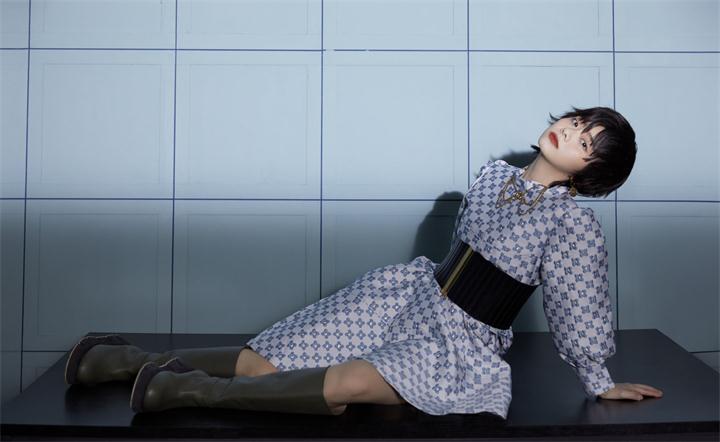 校园风变身性感女郎,谭松韵这次跨度有点大!这样的风格你喜欢吗