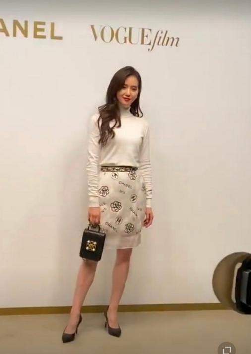 刘诗诗教你如何驾驭高领衫，穿出脱俗美如兰的时尚气质！