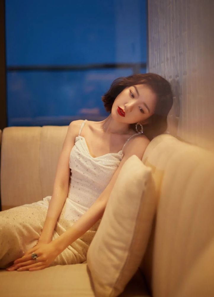 毛晓彤也对港风真香了?!