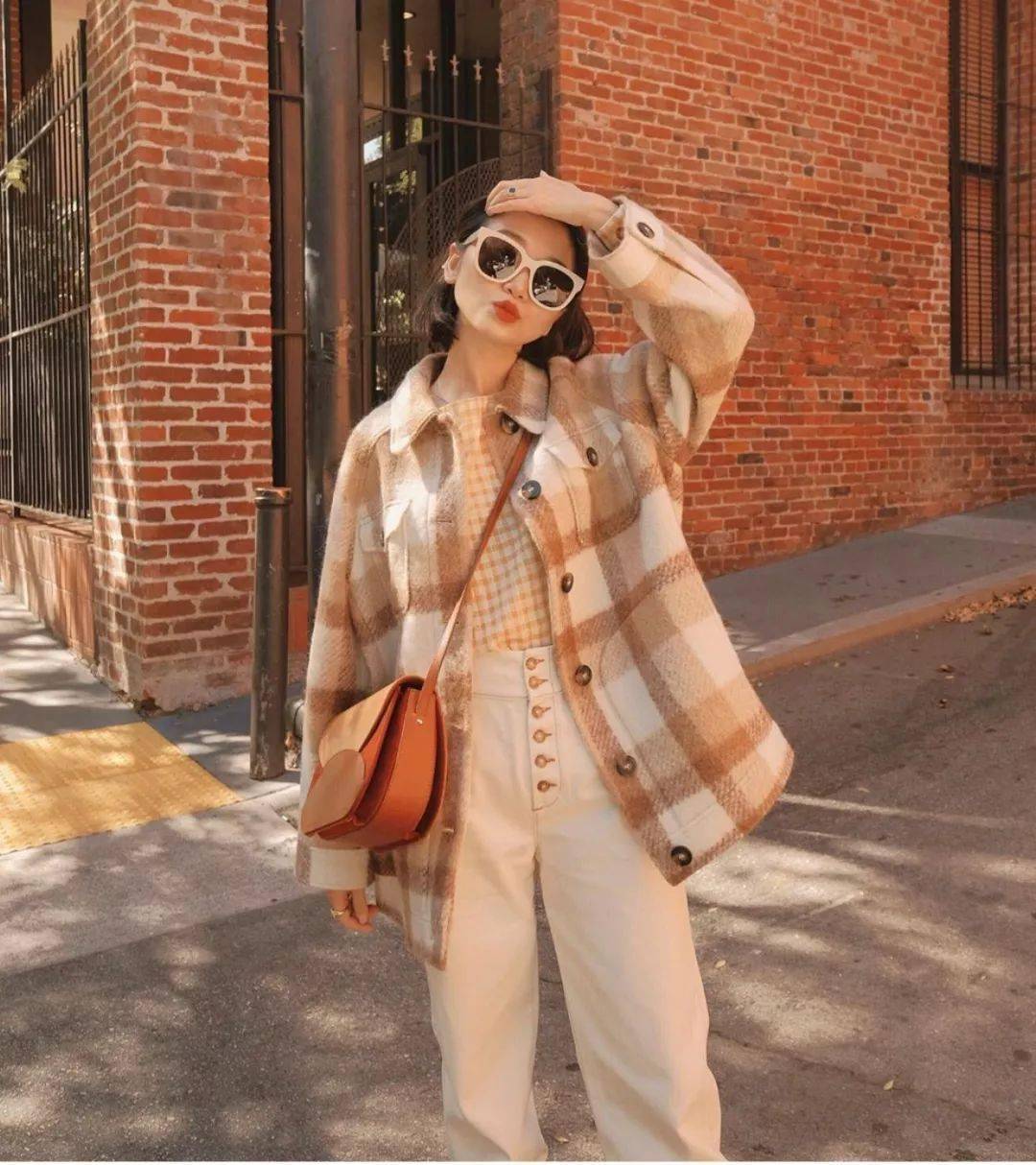 厚外套+高腰裤=冬季最火显高套路!