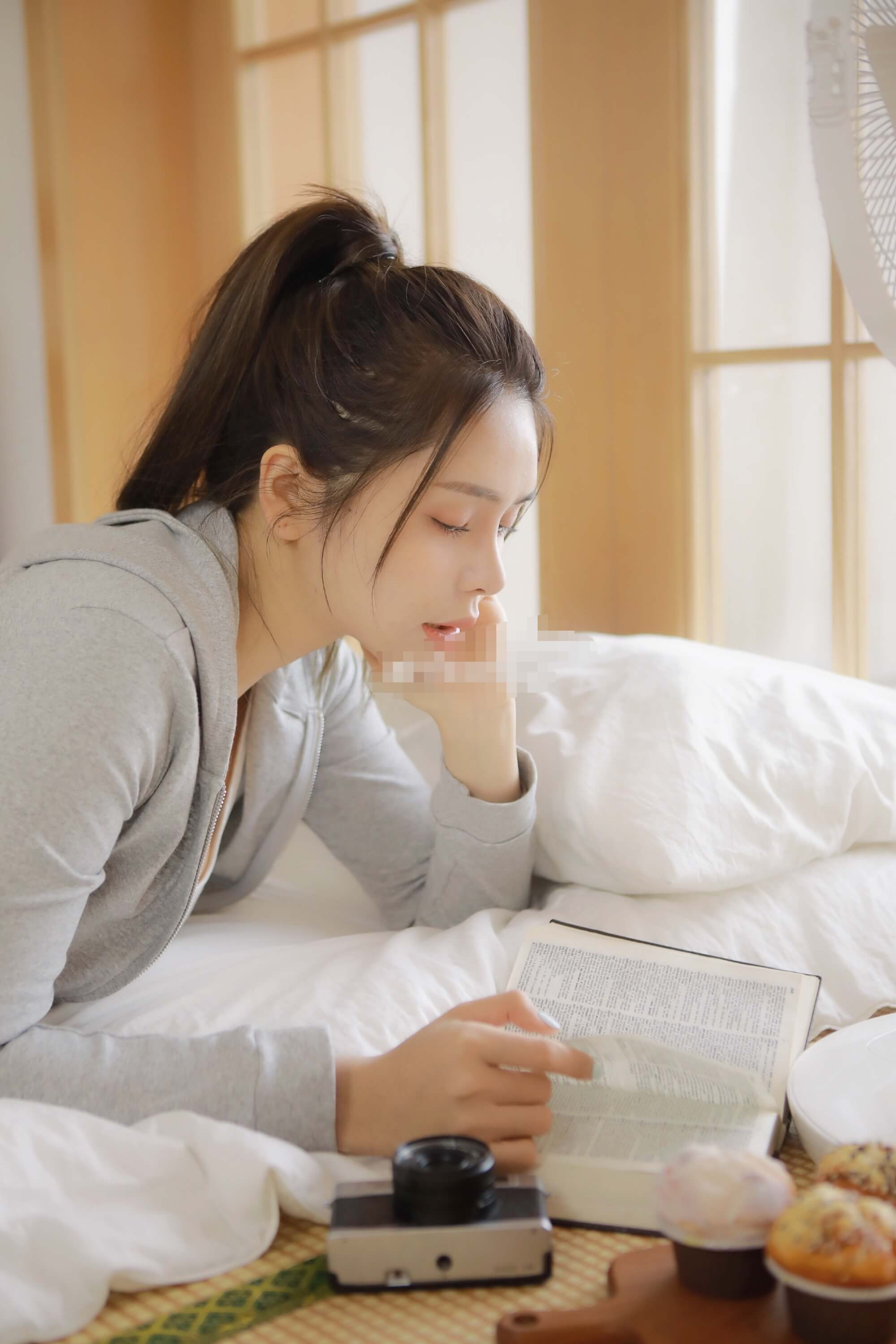 张琪格秀舞技暴露身材,腰间赘肉显露无疑,年近30终于走样?