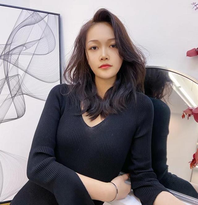 四五十岁长脸女人留这几种发型，一看就显气质