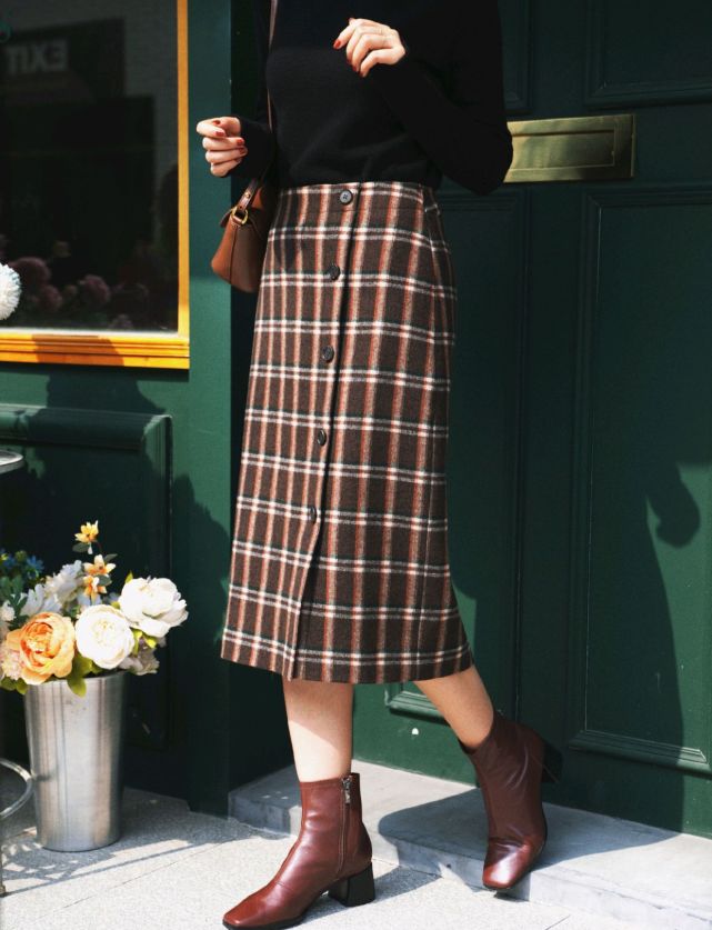 日常穿搭怎么穿才高级？没必要装嫩，简约的针织衫穿搭就很不错