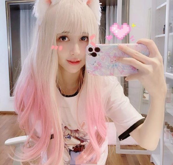 谁才是网红界第一萝莉？同一主题风格PK，蔡萝莉碾压王奕萌