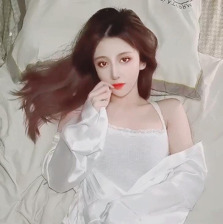 呆妹儿跟那个男人双排吃鸡?视频出现熟悉男声,观众都激动了