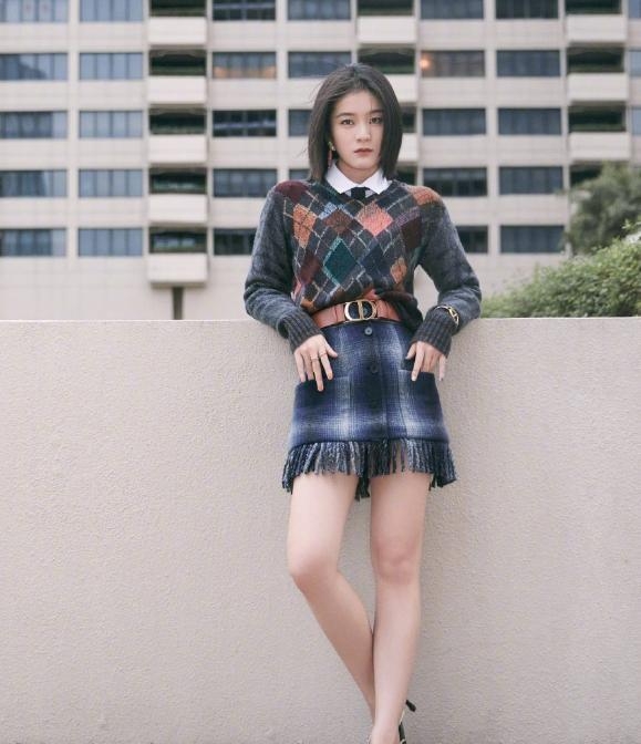 短款毛衣裙遮胯显瘦,梨形身材的福音