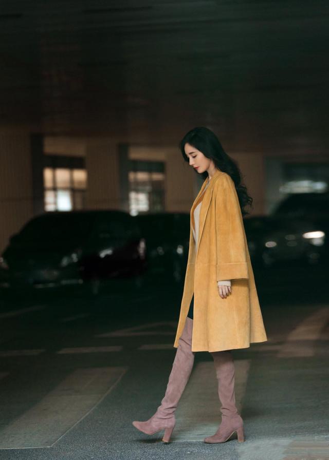 带货女王杨幂因带钻石口罩又登上了社交平台热搜