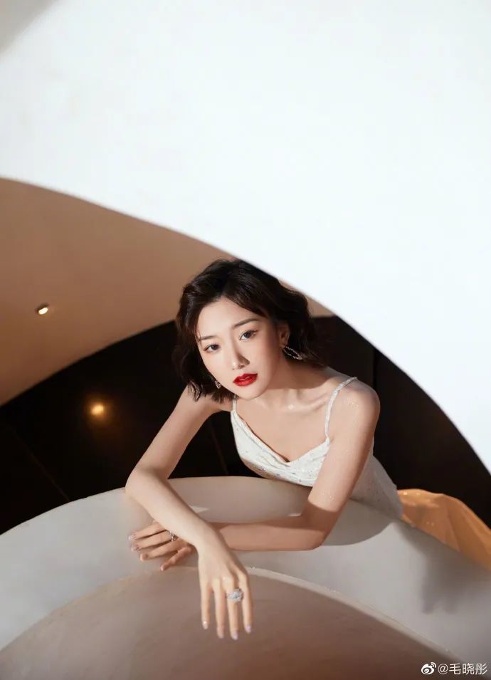 毛晓彤也对港风真香了?!